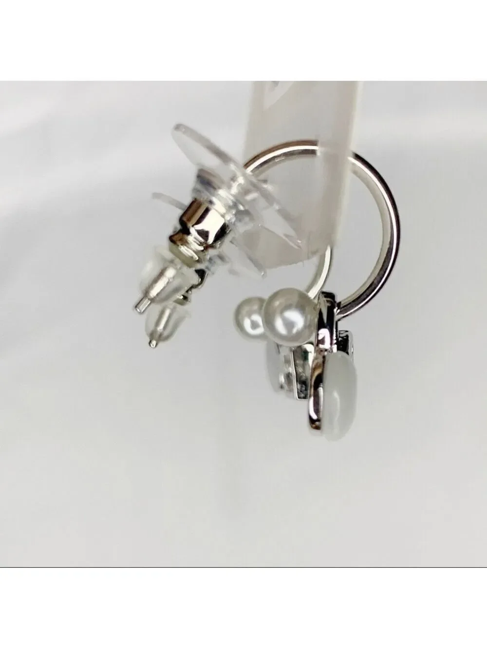 𝅺new STOCK-Dainty, Elegant Silver /Pearl Earring